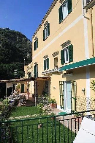 Torre Dello Ziro Hotel Pontone