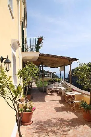 Torre Dello Ziro Hotel Pontone 2*,